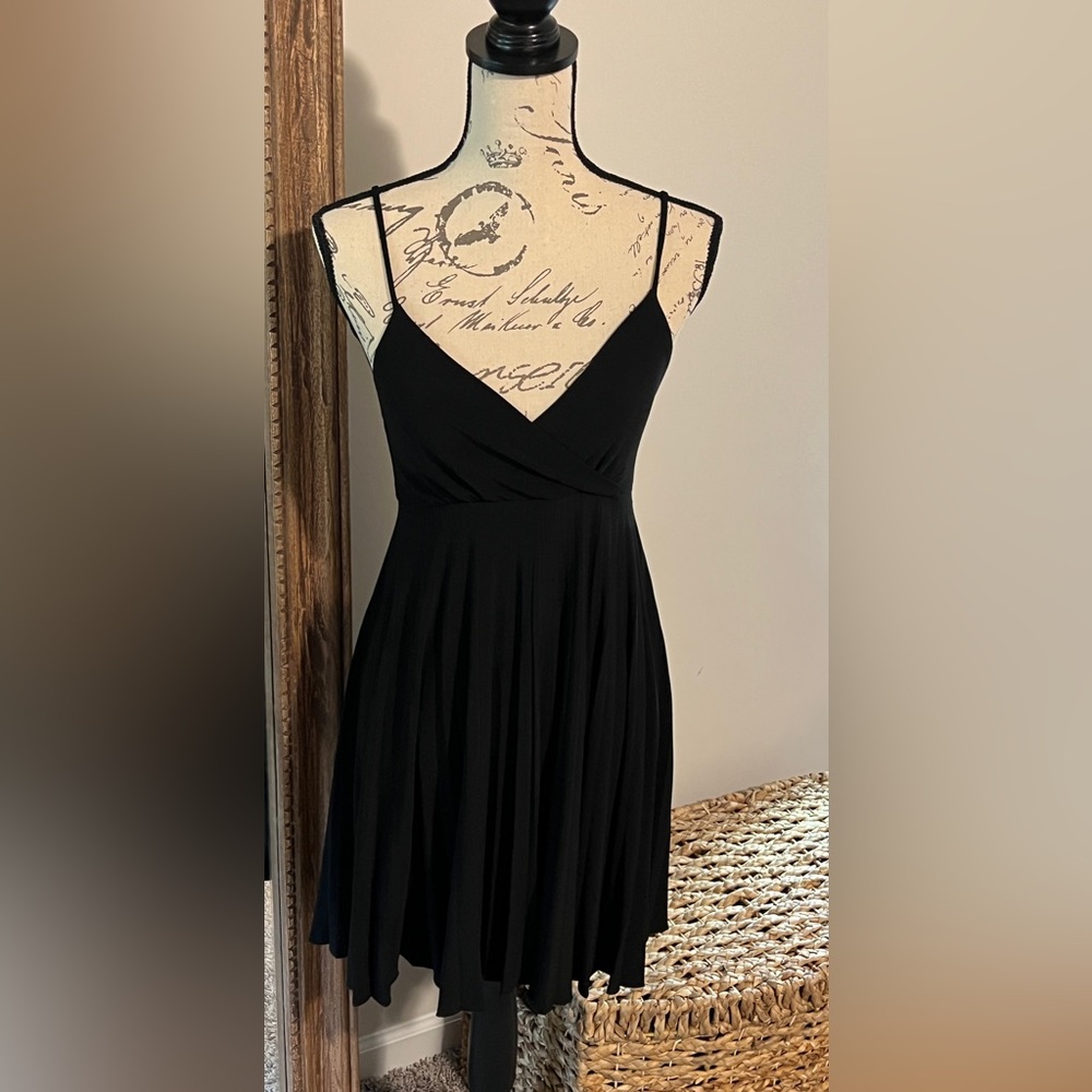 BLUSH, MEDIUM, STRAPPY BLACK DRESS